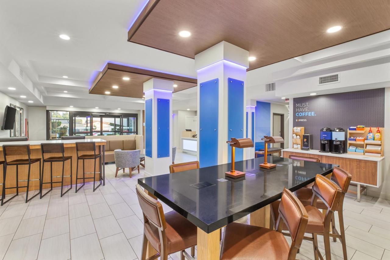 Holiday Inn Express & Suites Tacoma By Ihg Ngoại thất bức ảnh